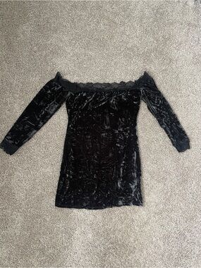 Kimchi Blue Black Lace-Trim Long Sleeve dress